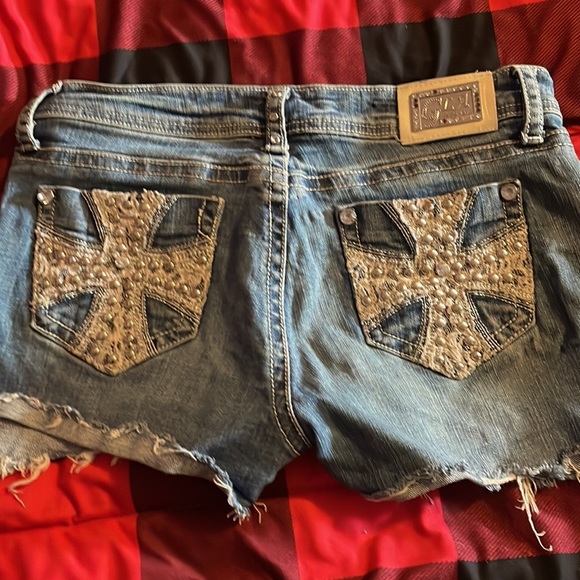 Shorts - Picture 4 of 4